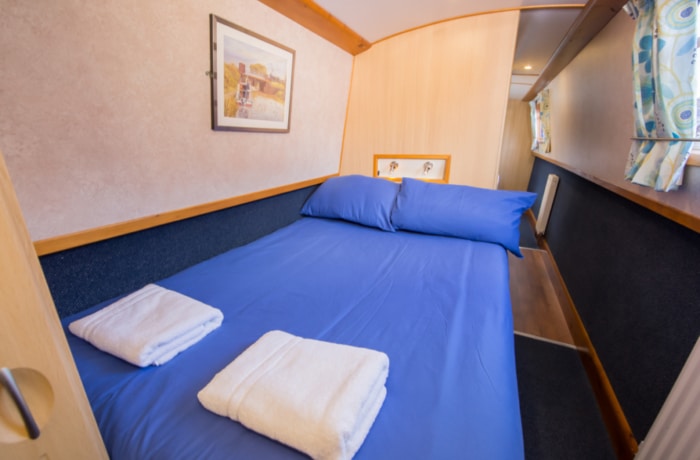 Double Bedroom Shakespeare 4 Classic Narrowboat