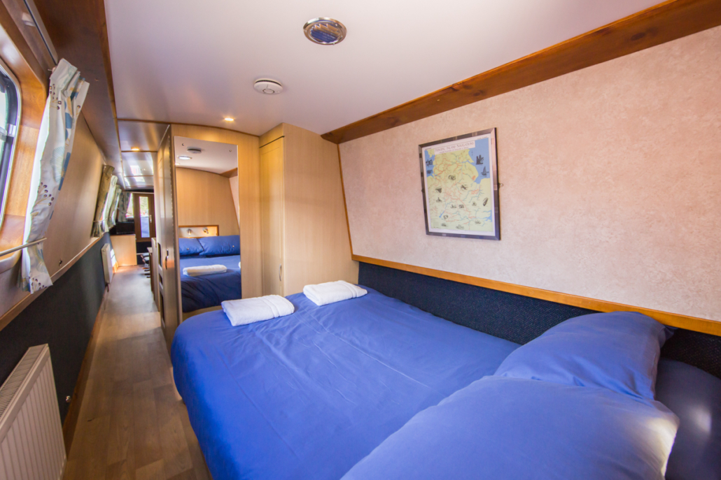 Double Bedroom Lautrec 4 Classic Narrowboat