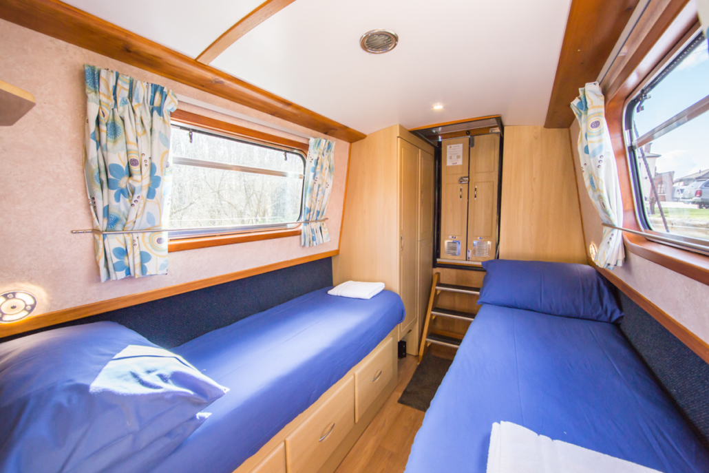Twin Bedroom Duchess 4 Classic Narrowboat