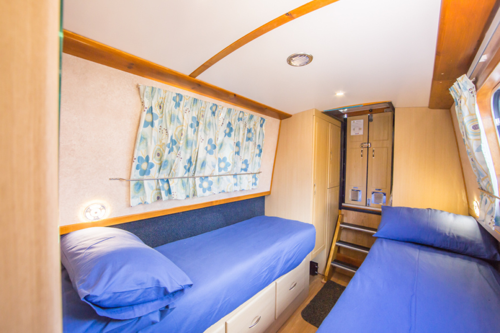 Twin Bedroom Lautrec 4 Classic Narrowboat