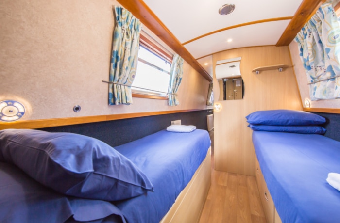 Twin Bedroom Duchess 4 Classic Narrowboat