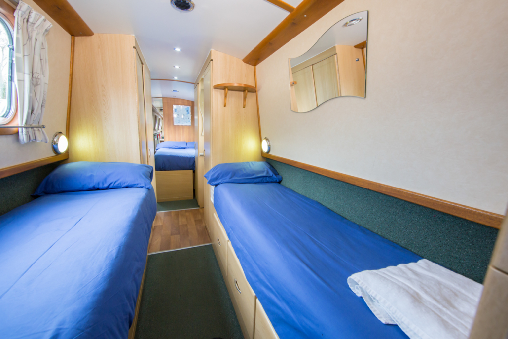 Twin bedroom Duchess 8 narrowboat Classic