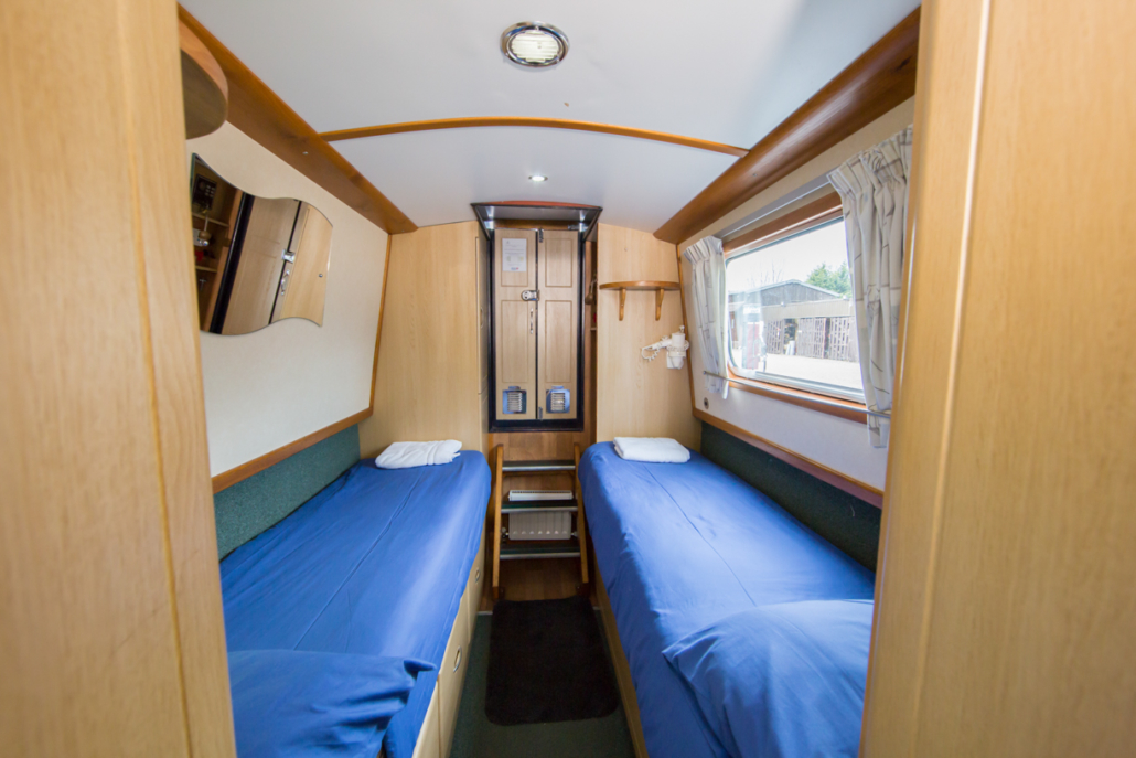 Twin bedroom Duchess 8 narrowboat Classic