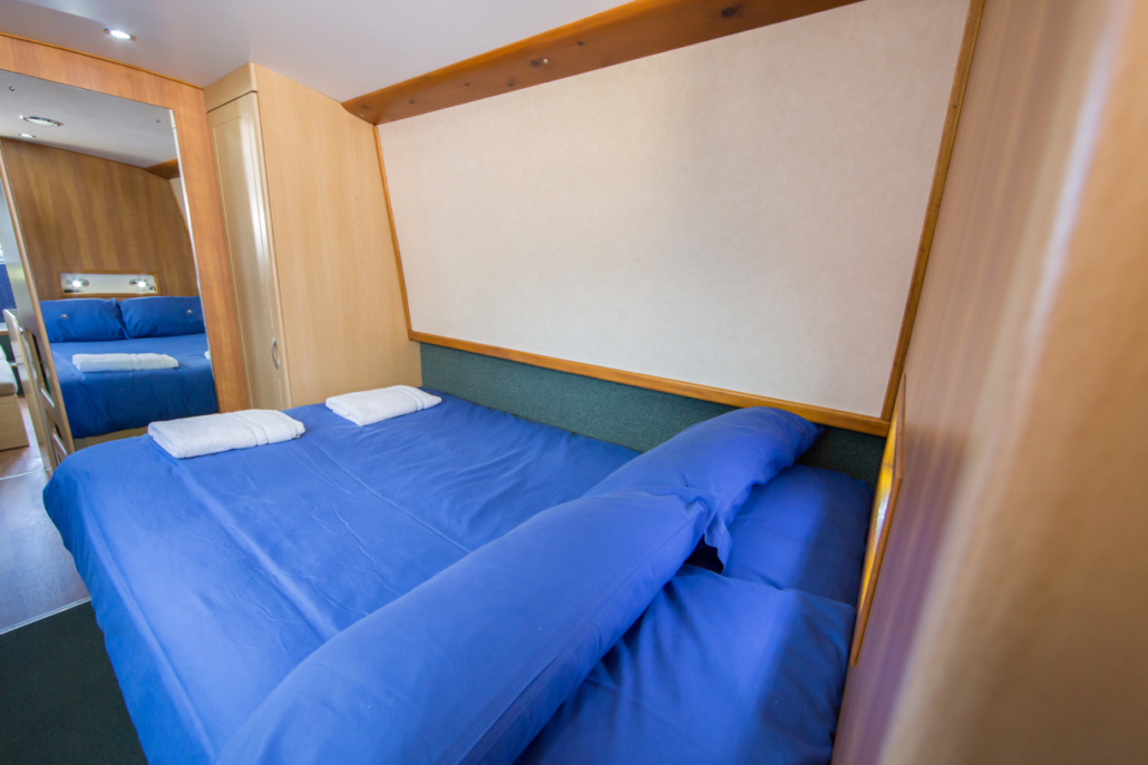Double bedroom Duchess 8 narrowboat Classic