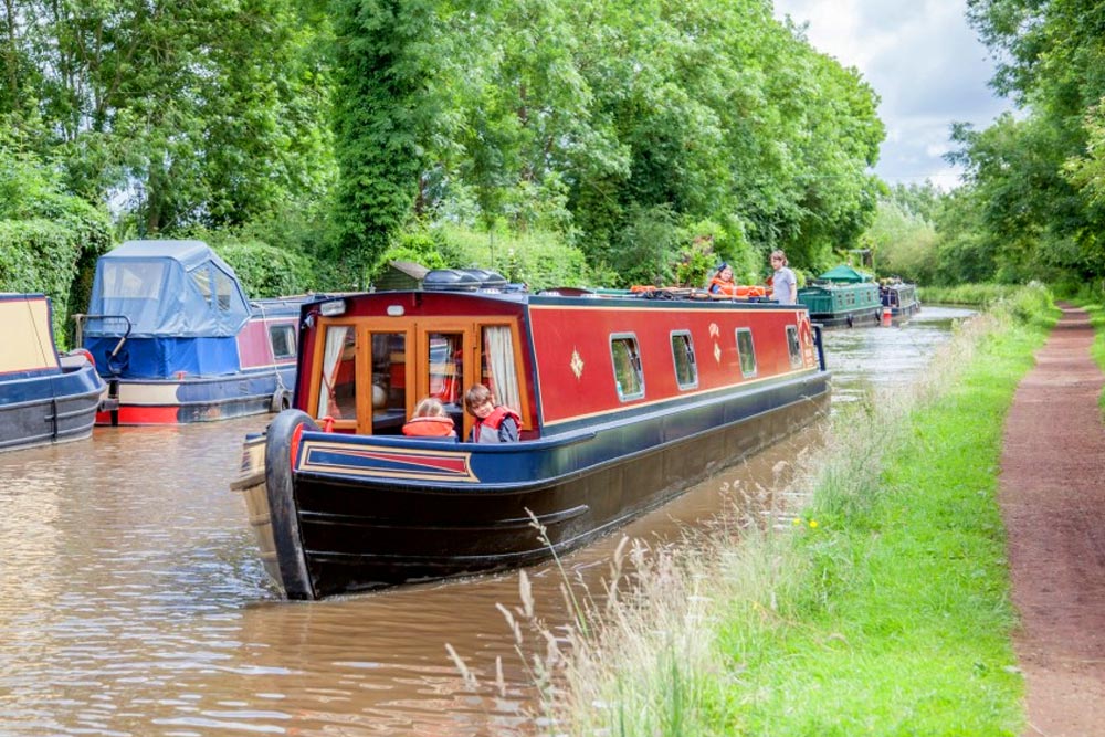 canal boat day trips uk
